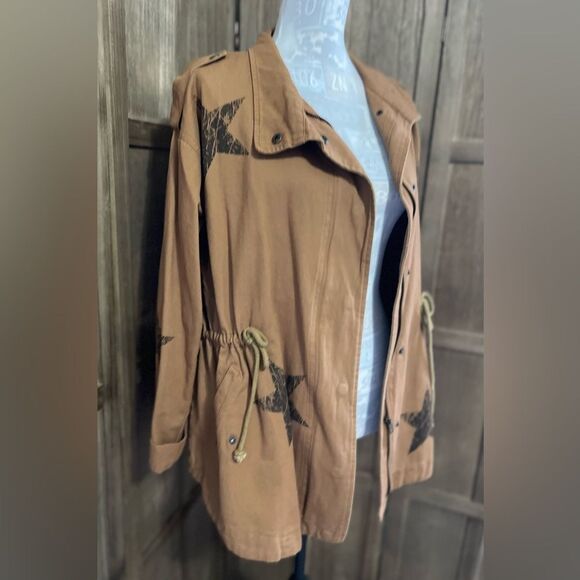Women’s ODDY Tan Star Hooded Jacket. - Picture 2 of 8